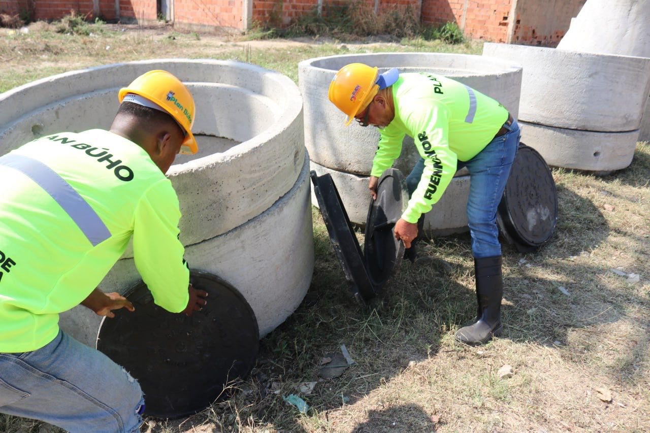 Inspección de Trabajos de Construcción de Red de Aguas Servidas en Campamento Bolivariano de Valencia