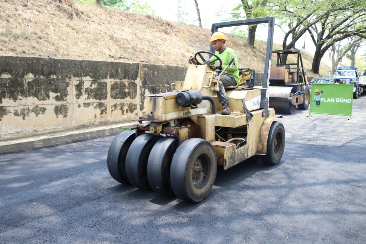 Plan Búho continúa desplegado con trabajos de asfaltado en la parroquia San José de Valencia