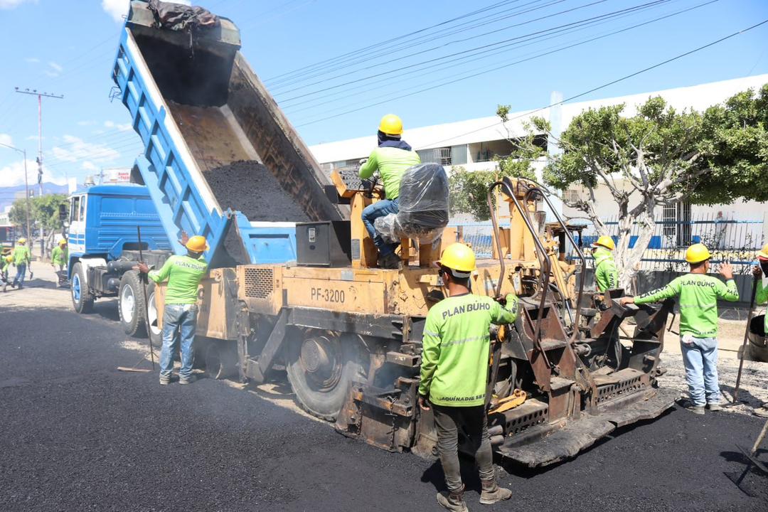 Plan Búho supervisó trabajos de asfaltado de la avenida industrial La Quizanda