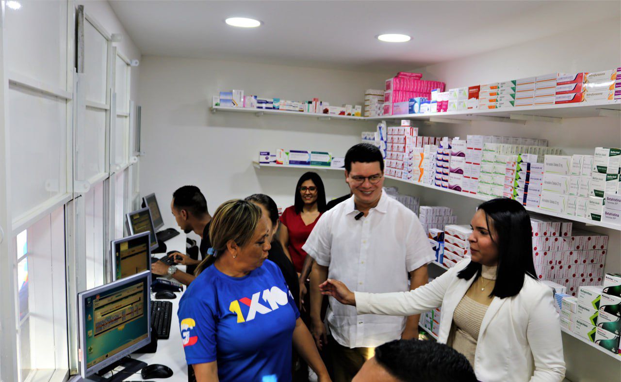 Alcalde Fuenmayor inauguró la segunda FarmaValencia en la avenida Lara con Paseo Cabriales